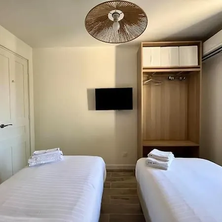 Readmyhostprofile! Private 6 Ac Bedrooms Villa With Pool * 케인즈수르메르