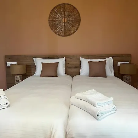 Readmyhostprofile! Private 6 Ac Bedrooms Villa With Pool 아파트 케인즈수르메르